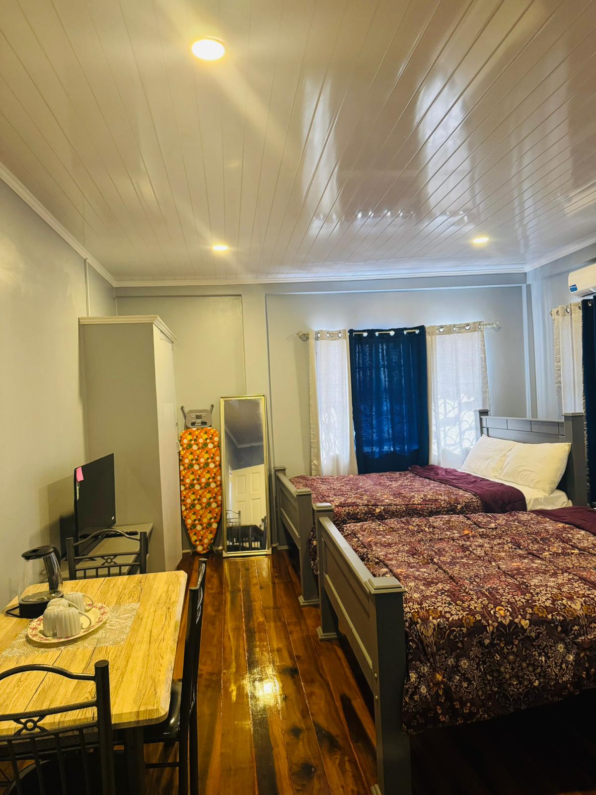 Karanjeet Inn Rooms Pictures